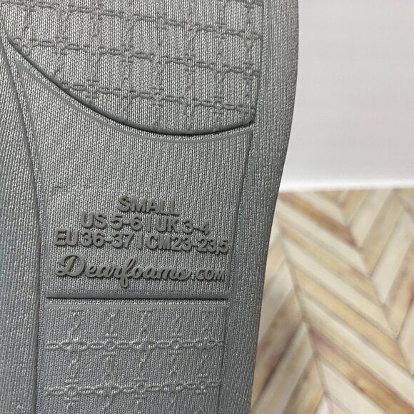 Womens Dearfoams Floral Print Memory Foam Slippers Size S Indoor Outdoor NWT - Picture 6 of 6